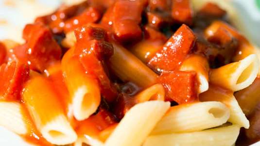 Μακαρόνια με λουκανικάκια